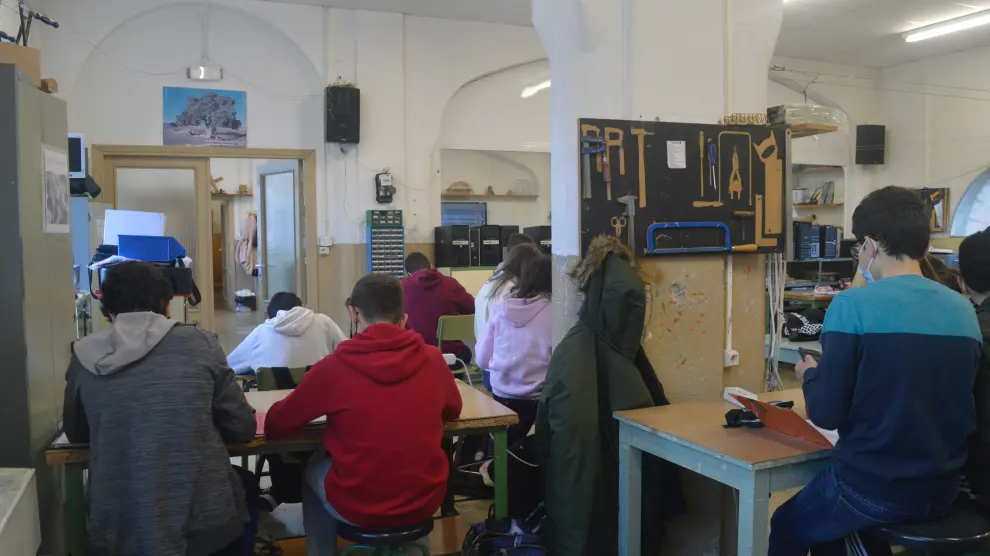La amypa del IES Ramón y Cajal de Huesca se queja de la falta de espacio en muchas aulas y en el propio centro.