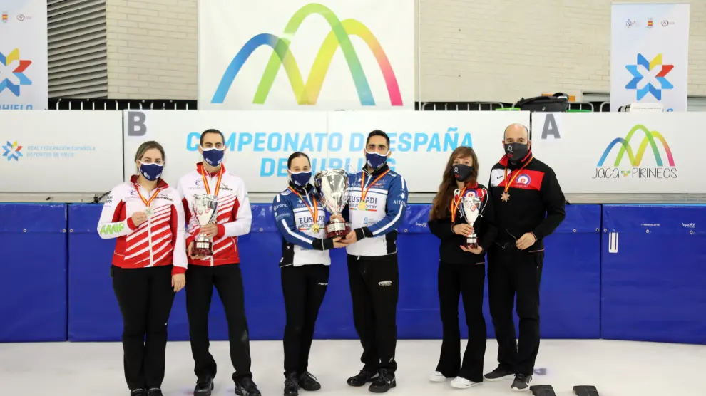 Podio del Campeonato de España de dobles mixtos de curling celebrado en Jaca.