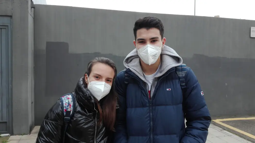 Dos estudiantes de Terapia Ocupacional, en el Campus de Zaragoza.