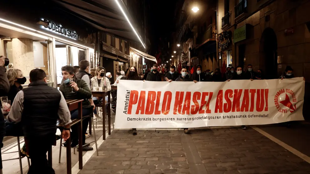 Cargas policiales en una manifestación en Pamplona en apoyo a Pablo Hasel