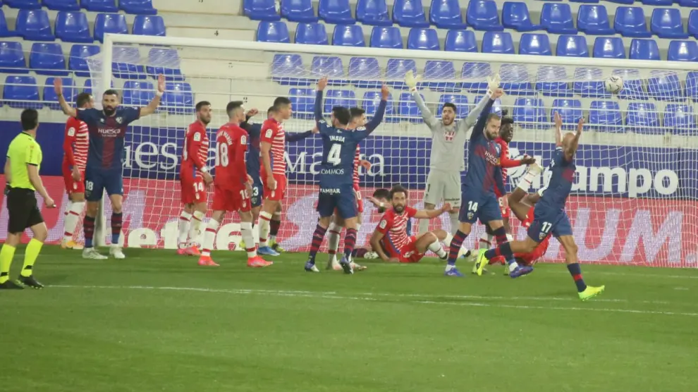 Imágenes del encuentro entre la SD Huesca y el Granada en el Estadio El Alcoraz, partido correspondiente a la jornada 21 de LaLiga Santander.