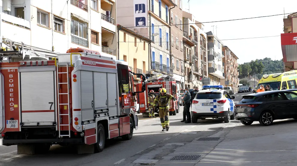 Actuación de bomberos de la DPT en un incendio en una vivienda en Alcañiz