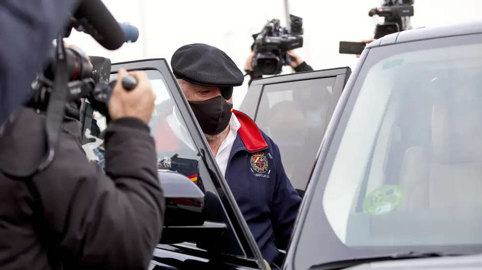 El excomisario José Manuel Villarejo, a su salida de la cárcel madrileña de Estremera