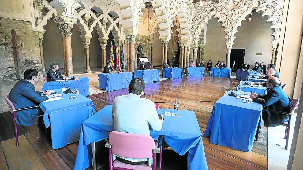 Partidos, empresarios, sindicatos y municipios firmaron la estrategia de recuperación el pasado mes de junio en las Cortes.