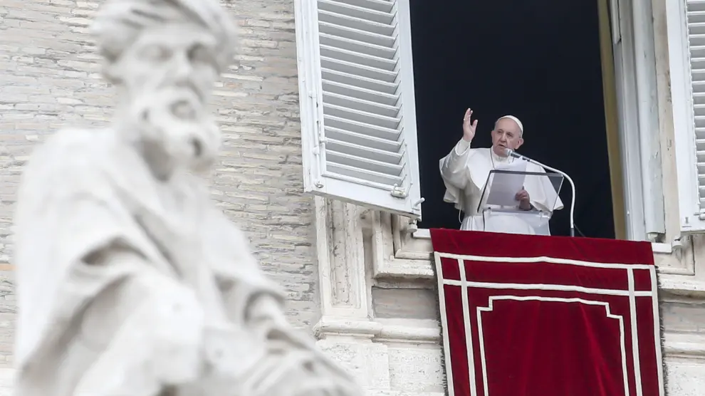 Francisco, en el balcón del Palacio Apostólico del Vaticano