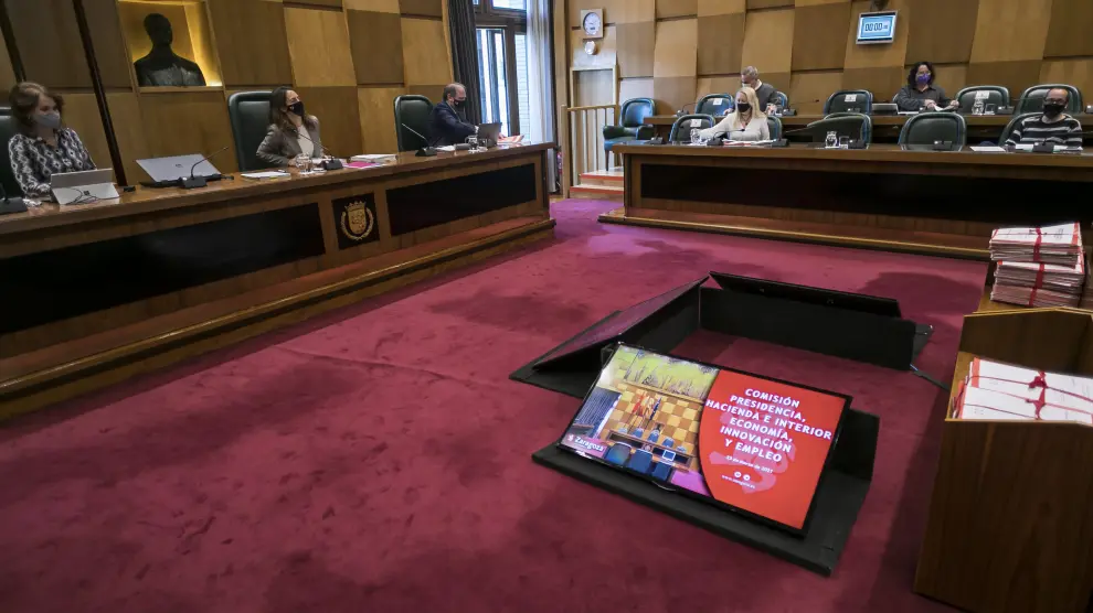 Imagen de la comisión de Hacienda de este martes en el Ayuntamiento de Zaragoza.