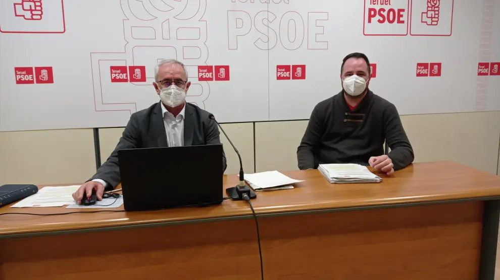 Samuel Morón, a la izquierda, portavoz del PSOE en el Ayuntamiento de Teruel.