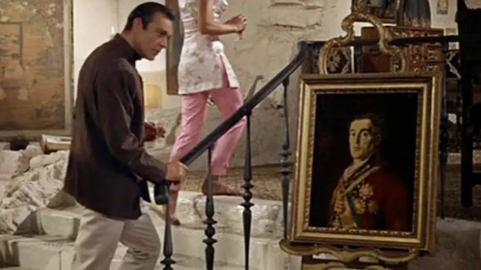 Sean Connery contempla el 'Retrato del Duque de Wellington' de Goya, en 'Agente 007 contra el Dr. No'