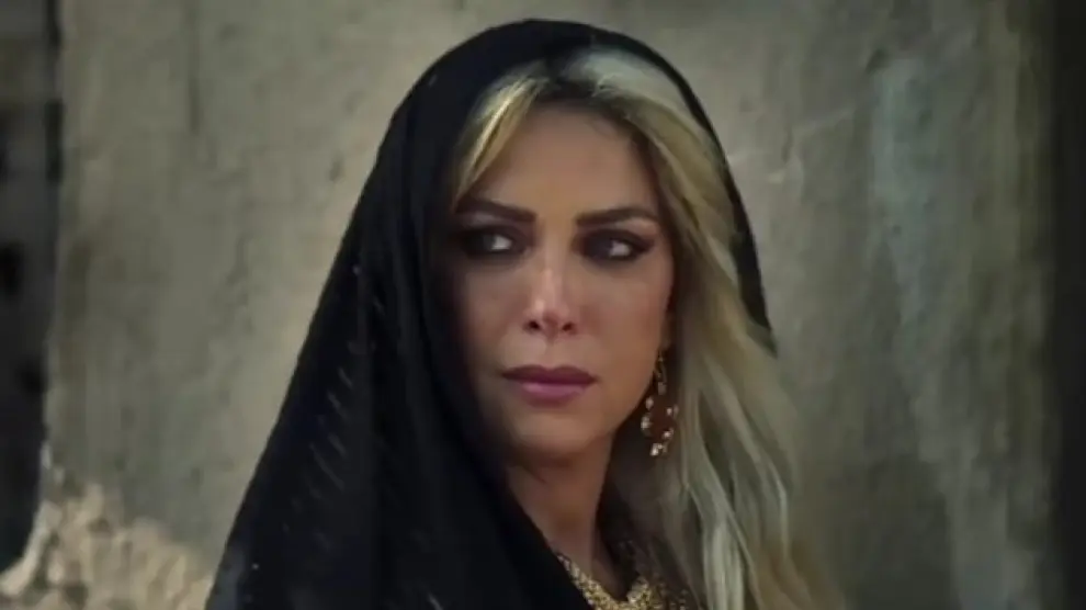 Una de las protagonistas, la actriz Reem Mustafa, lleva el pelo teñido de rubio