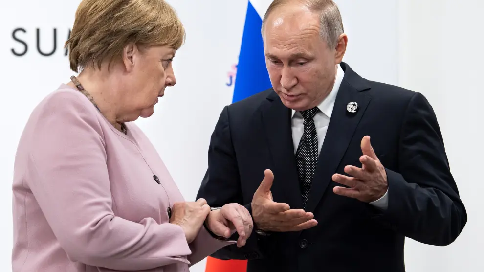 Foto de archivo de Merkel y Putin