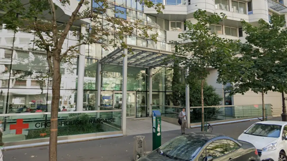 El tiroteo se produjo frente al hospital Henry Dunant, en el distrito XVI de París.