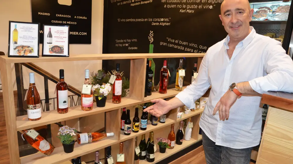 En Vinopremier se pueden degustar y comprar vinos, cervezas y otras bebidas, y compartirlos con tapas.