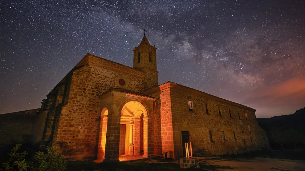 El turismo de estrellas es uno de los atractivos del Monasterio del Olivar, en Estercuel.