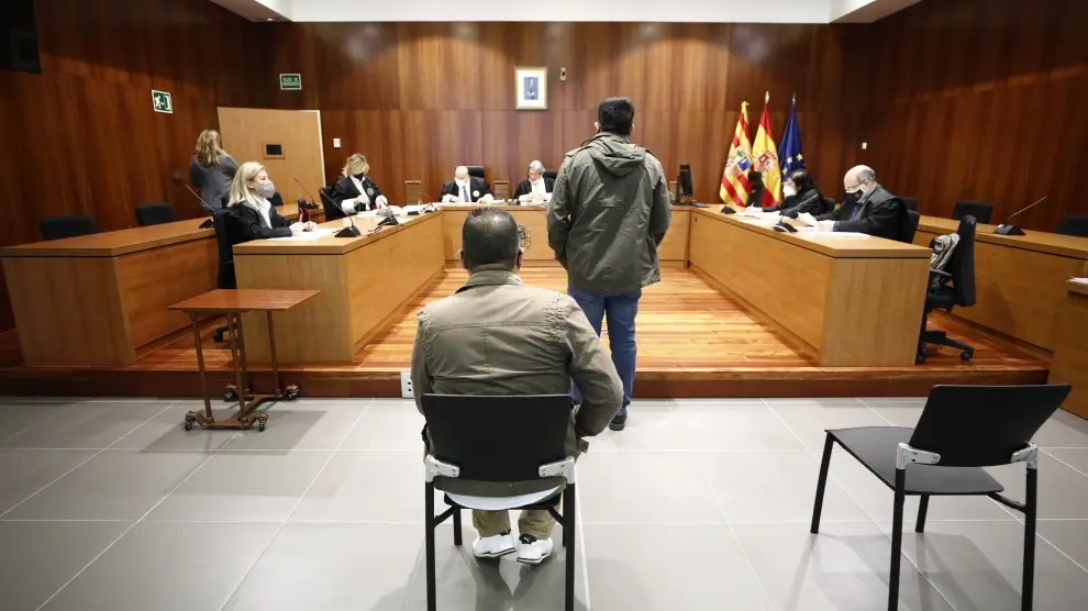 Los dos acusados, durante el juicio celebrado en la Audiencia de Zaragoza.