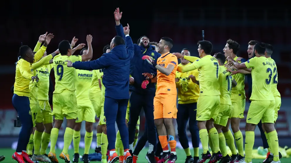 Los jugadores del Villarreal celebrando el triunfo