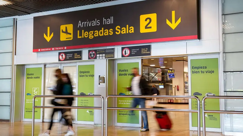 Personas en la T1 del aeropuerto Adolfo Suárez en Madrid