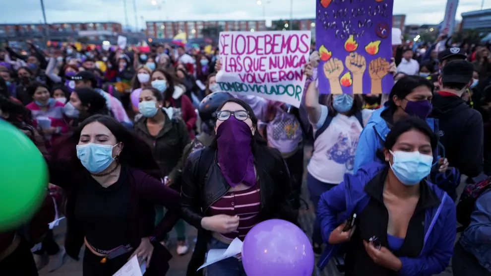 Protestas en Bogotá contra los abusos sexuales cometidos por la policía en Colombia.