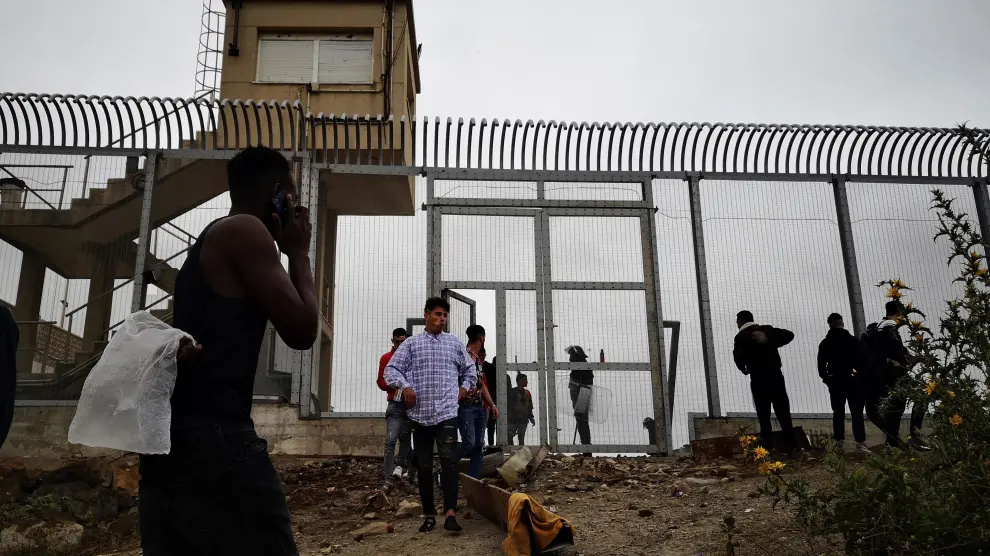 Cientos de migrantes se dirigen a Ceuta desde Marruecos