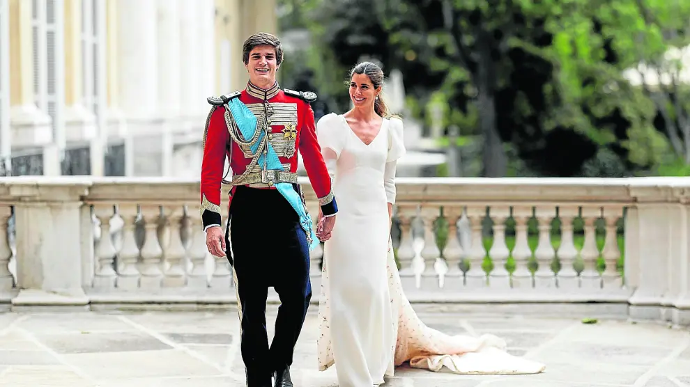 Carlos Fitz-James y Belén Corsini, con su vestido de corte imperio