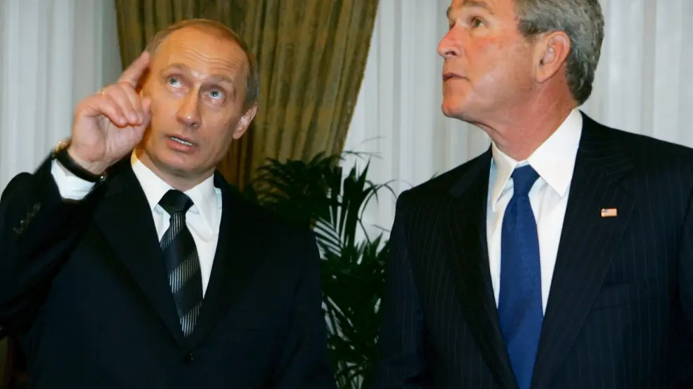 George W. Bush y Vladimir Putin, en la residencia presidencial de Novo Ogaryovo, a las afueras de Moscú, en mayo de 2005.