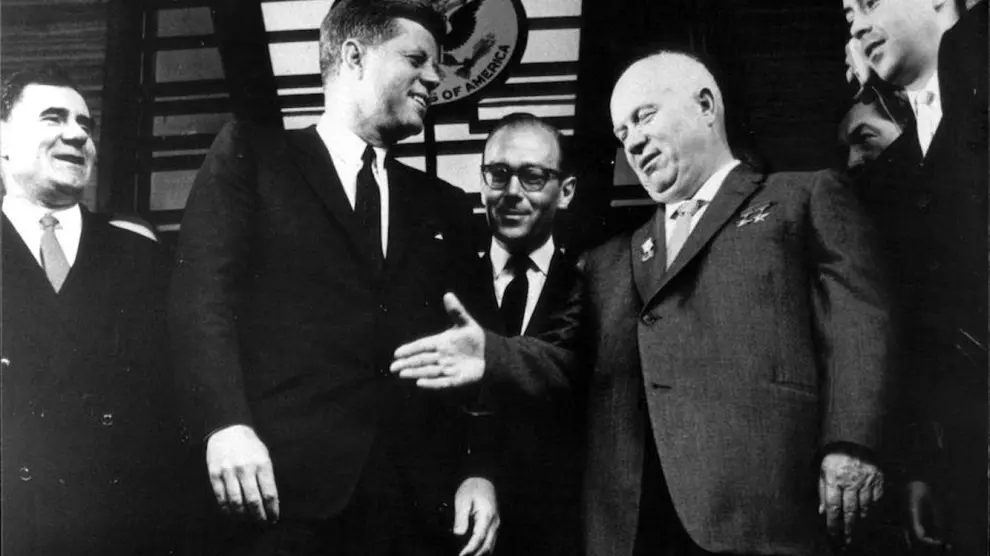 Kennedy y Kruschev, en una reunión de Viena