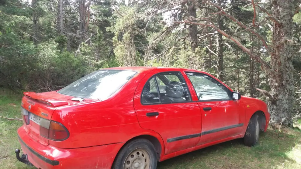 El coche del desaparecido ha quedado aparcado junto a unos pinos en Valdelinares