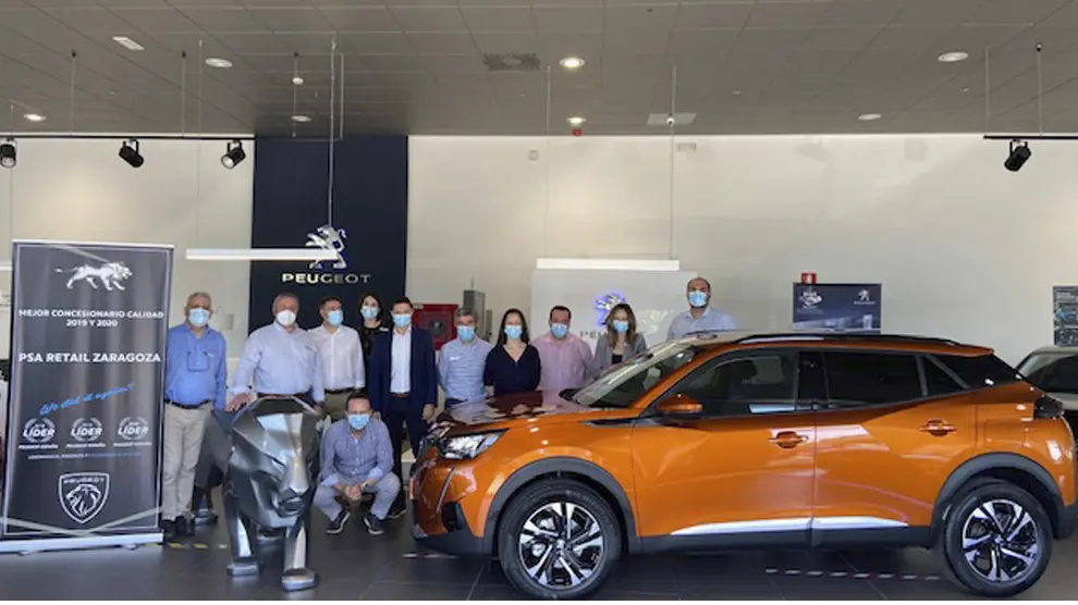 Equipo comercial del concesionario Peugeot PSA Retail Zaragoza nuevo