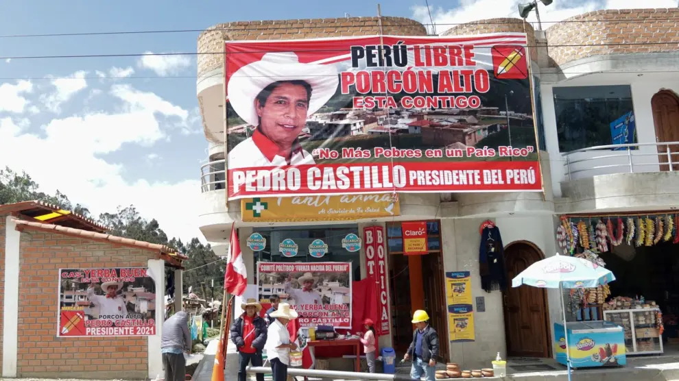 Propaganda electoral en una calle de Cajamarca, en Perú.