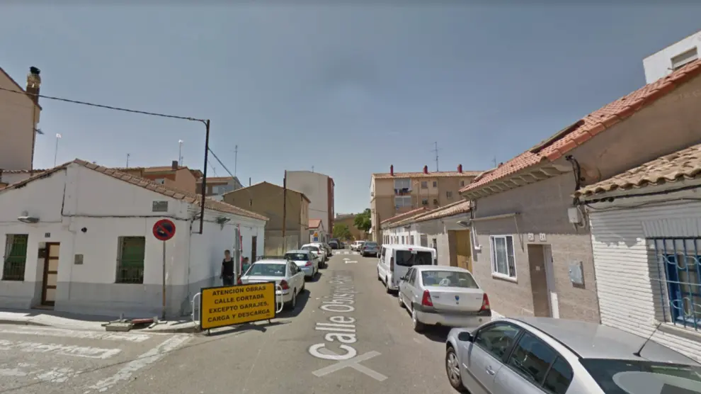 El camión estaba aparcado en la calle del Obispo Paterno, en el barrio Oliver de Zaragoza.