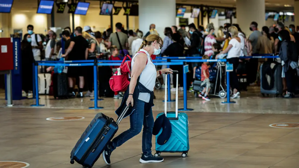 Turistas británicos en el aeropuerto portugués de Faro para regresar a Reino Unido