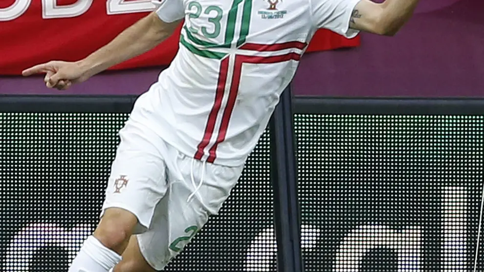 Postiga celebra su gol a Dinamarca en la Euro 2012