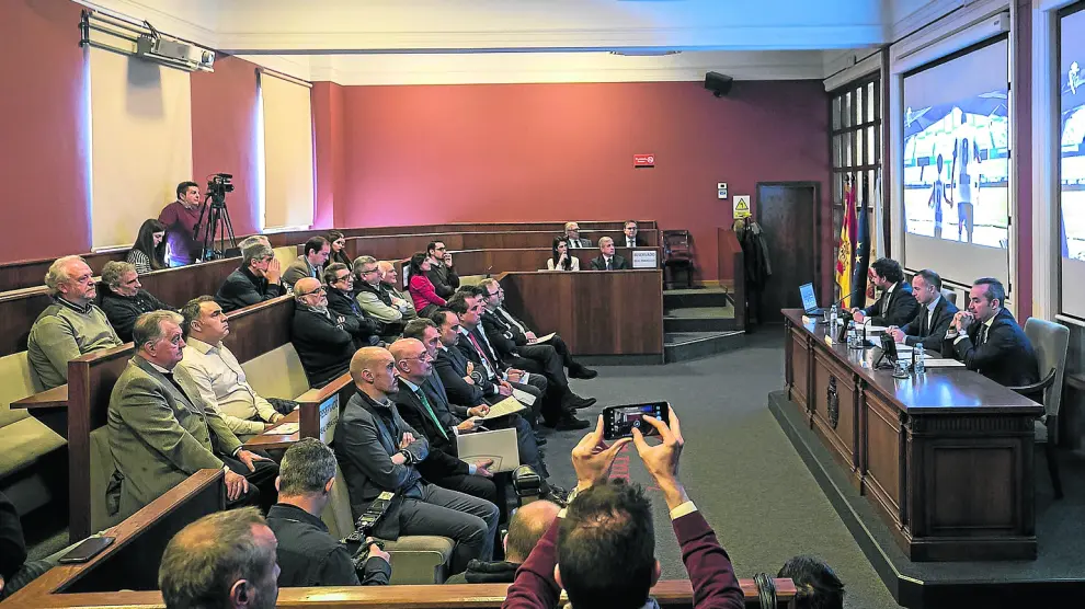 Reunión en la Cámara de Comercio de la Junta General de Accionistas del Real Zaragoza en diciembre de 2019.