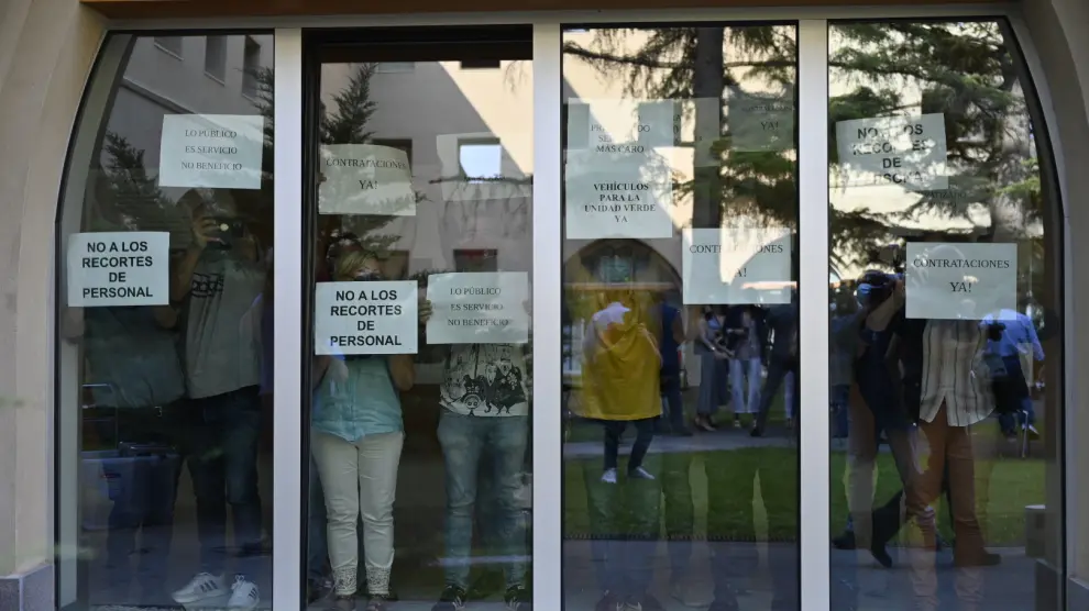 Los sindicatos  han estado protestando por la falta de personal en el Ayuntamiento de Zaragoza.