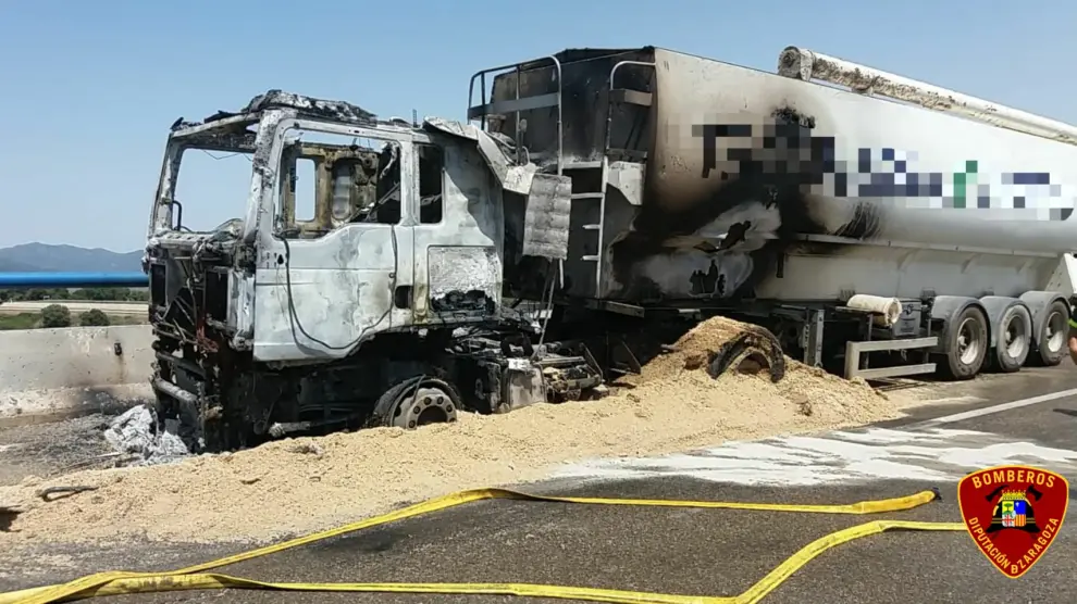 El incendio afectó a la cabina del vehículo