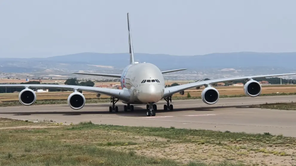 Reciente llegada al aeropuerto de Teruel de un Airbus A380 procedente de Abu Dabi.