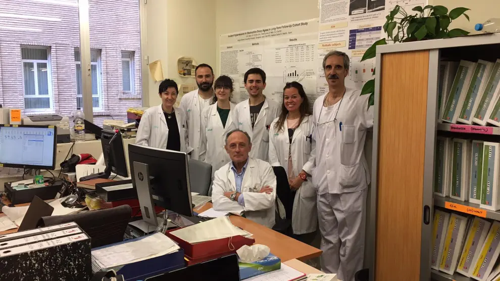 El doctor Jose María Martín y su grupo de investigación de la apnea del sueño, en el Hospital Miguel Servet de Zaragoza.