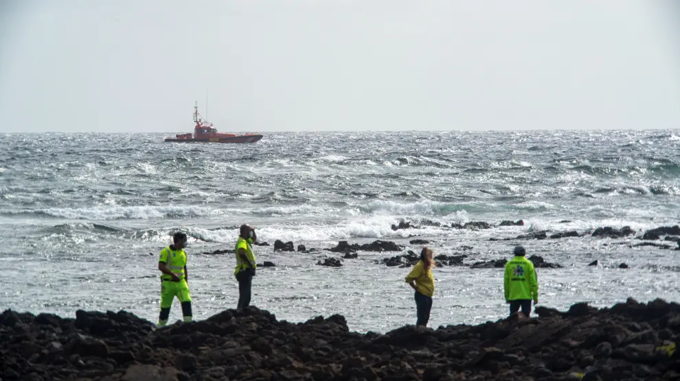 El mal tiempo complica la búsqueda de desaparecidos en el naufragio en Órzola