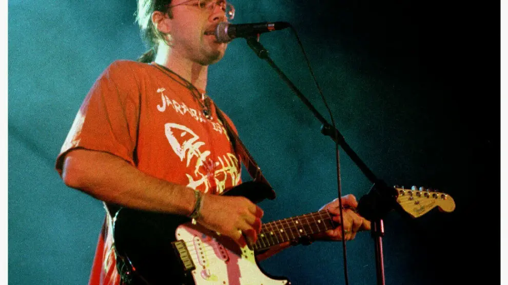 Pau Donés, durante un concierto de Jarabe de Palo en Pamplona, en 1997.