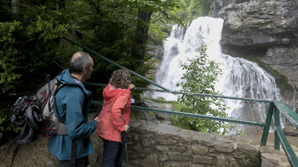 La cascada del Estrecho es uno de los espectaculares saltos de agua que salpican una de las rutas preferidas por los visitantes del parque
