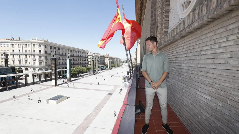 Ander Herrera, este martes, en el balcón principal del Ayuntamiento de Zaragoza.