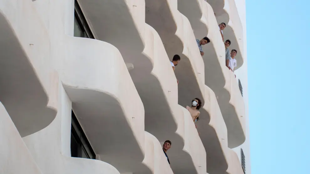 Los estudiantes peninsulares comparten el hotel puente con 33 extranjeros