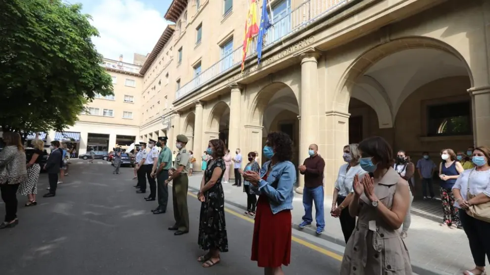 Imagen de la concentración que ha tenido lugar este jueves en Huesca para condenar el asesinato de Hazna A.