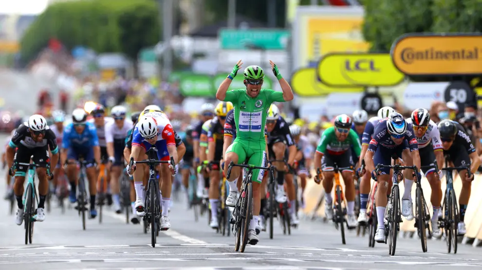 Cavendish celebra la victoria al esprint en la sexta etapa del Tour