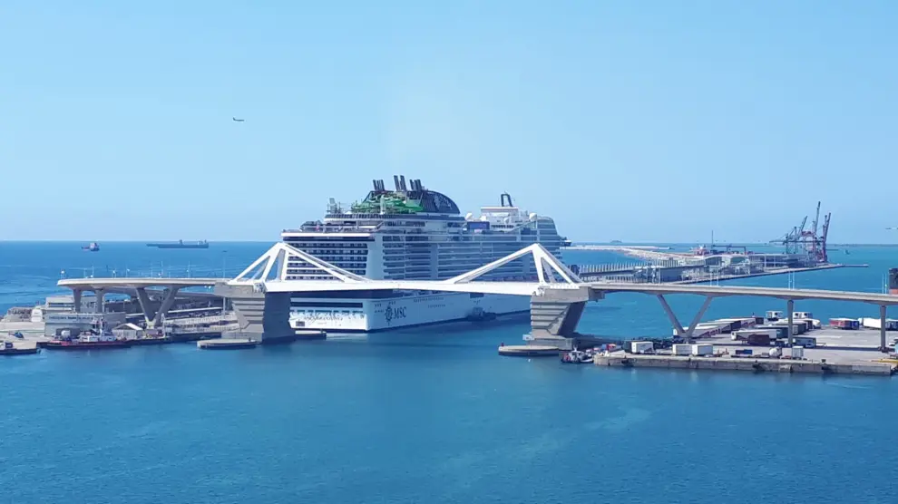 El crucero MSC 'Grandiosa', la semana pasada en Barcelona.