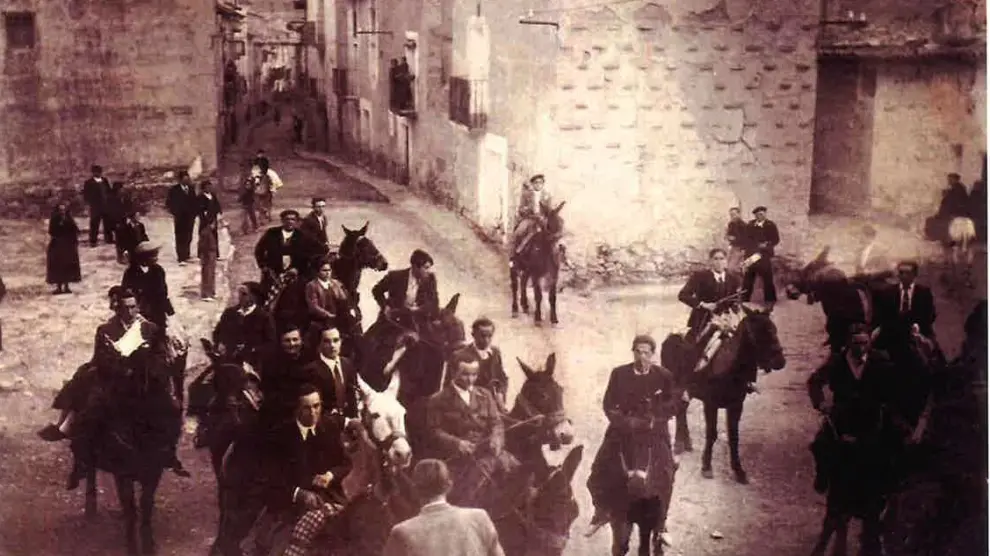 Fiestas de San Antonio. La Encamisada en la plaza del Torrero. Imagen de la década de 1939.