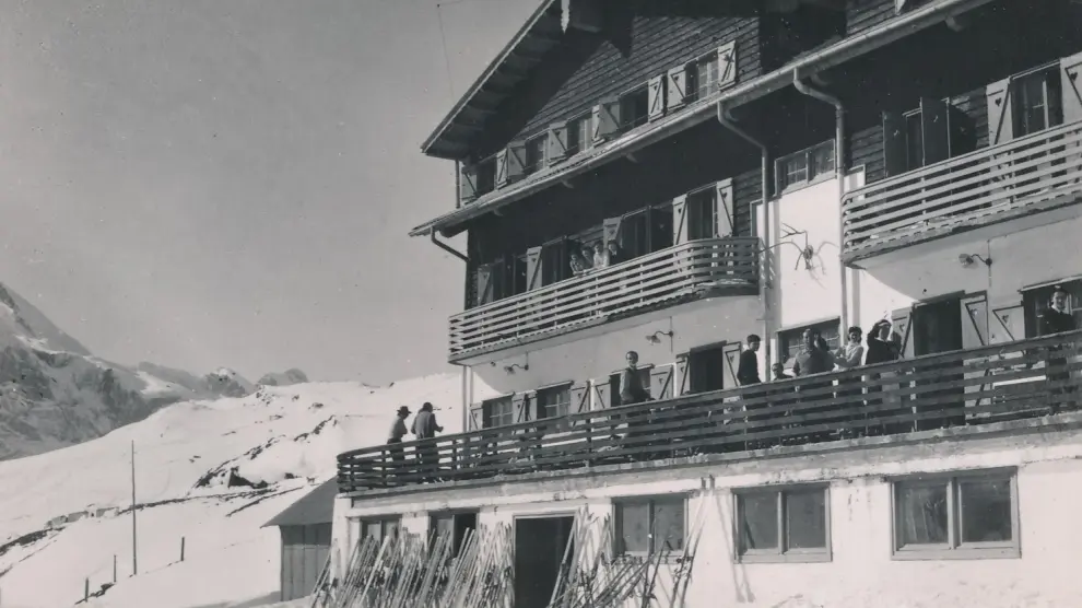 El Hotel Candanchú, a los pies de la estación de esquí, en noviembre de 1946
