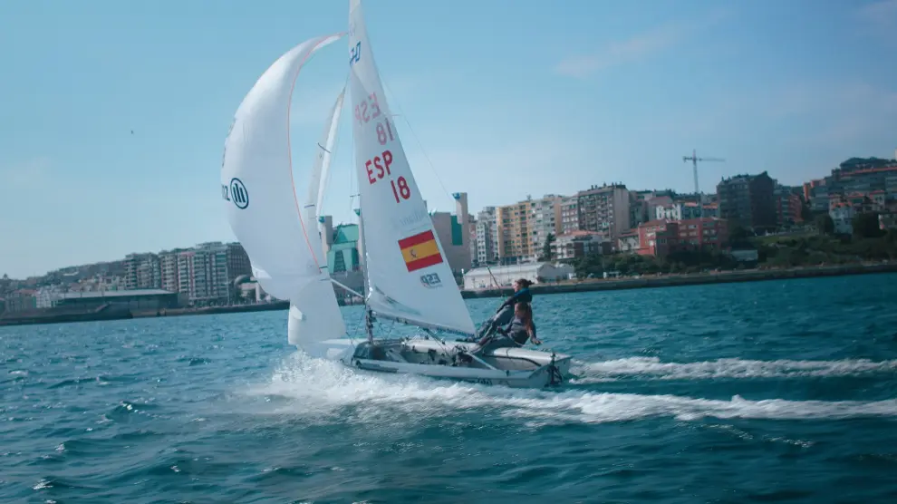 Silvia Mas, entrenando en la bahía de Santander para los Juegos Olímpicos.