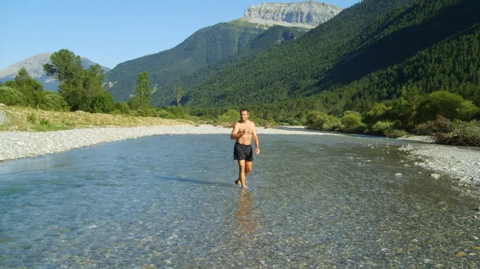Antonio Cardiel en el verano de 2007 en el río.