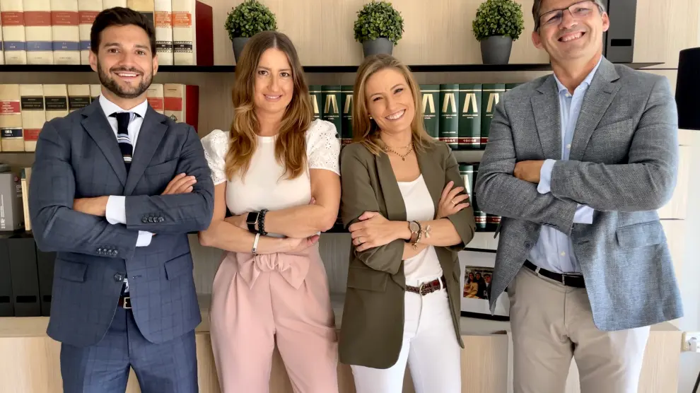 De izquierda a derecha, Javier Borque, Mercedes Mitjavila, Beatriz Marín y Matías Forniés, abogados del despacho zaragozano Forniés & Guelbenzu.