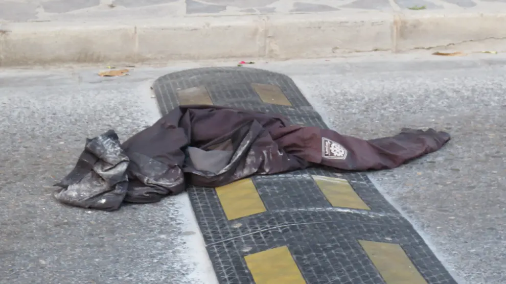 La chaqueta de un inmigrante marroquí después de haber saltado la valla, en Melilla.